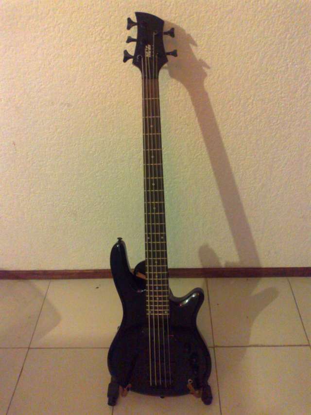 Bajo maze 5 cuerdas, impecable. entrego con funda. en Distrito Federal -  Instrumentos Musicales | 385255