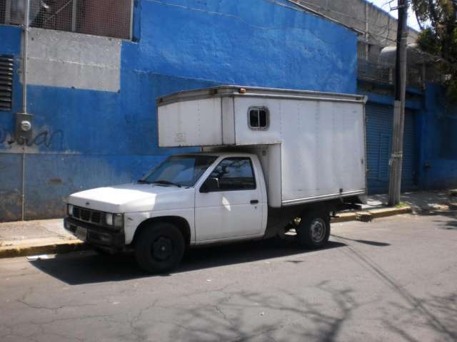 Nissan estaquita caja cerrada chasis largo-02 en Iztapalapa - Camionetas |  488400