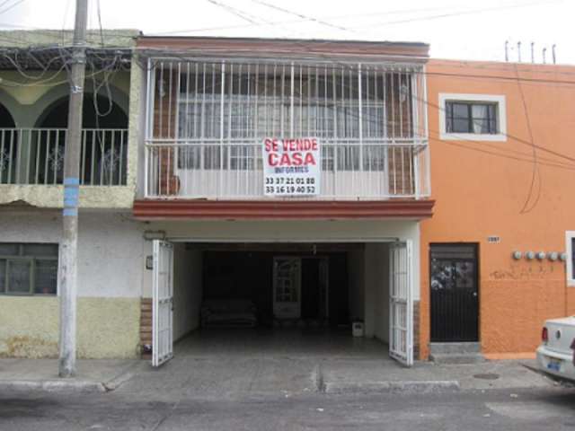 Venta casa a una cuadra de san onofre (zona comercial) en Guadalajara -  Casas en venta | 511683