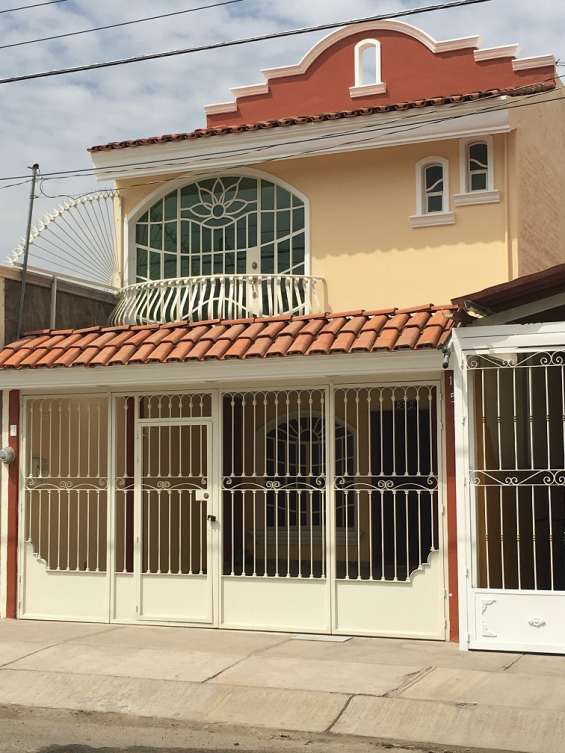 Casa en venta en parques santa cruz del valle, tlaquepaque en Tlaquepaque -  Casas en venta | 694510